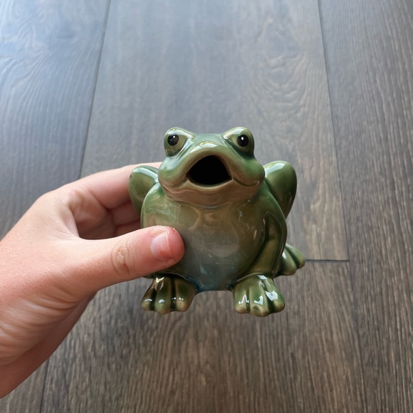 Ceramic frogs and mushroom - Picture 6 of 9